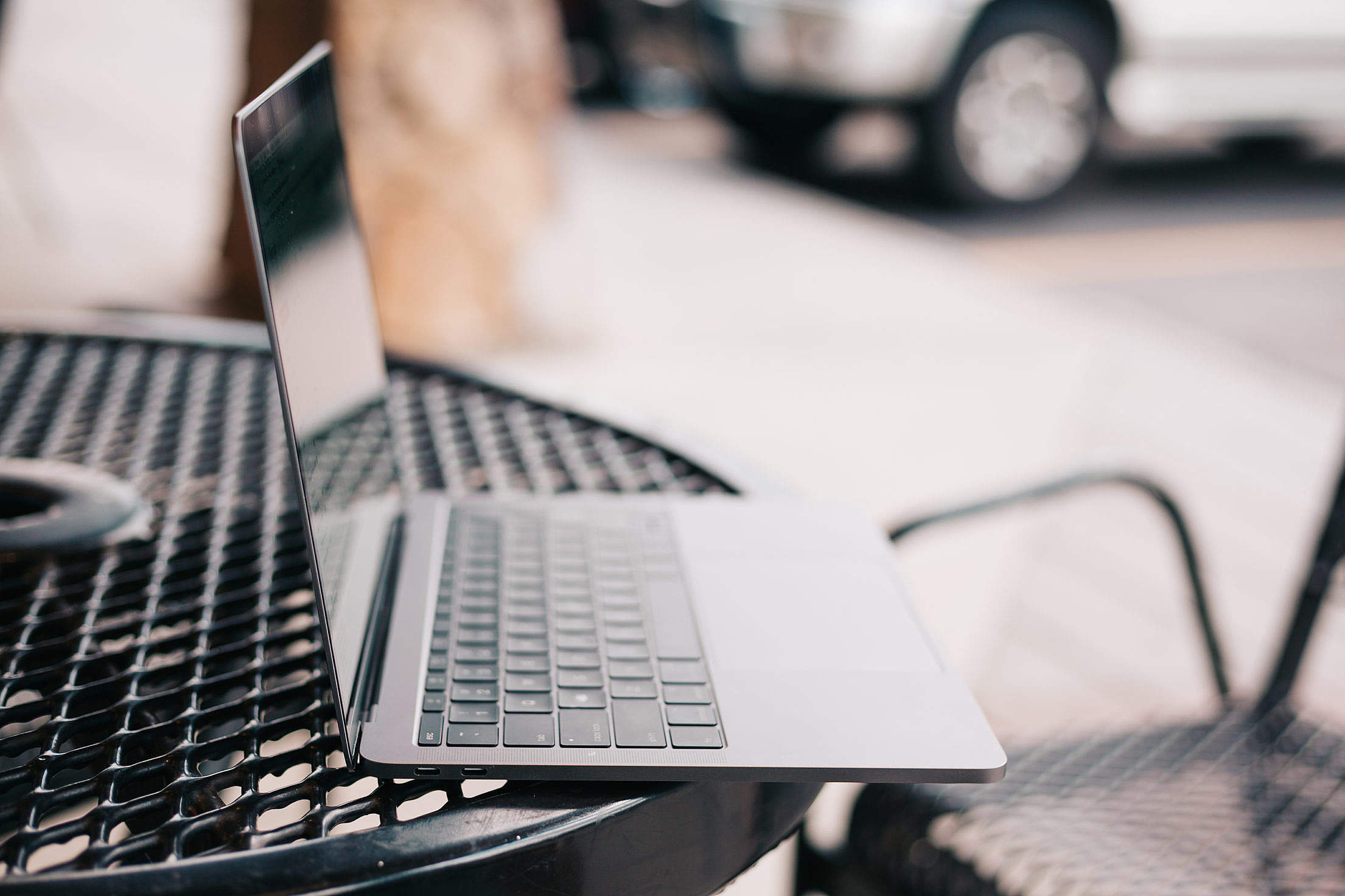 working-on-a-laptop-outside-on-sunny-evening-2210x1473